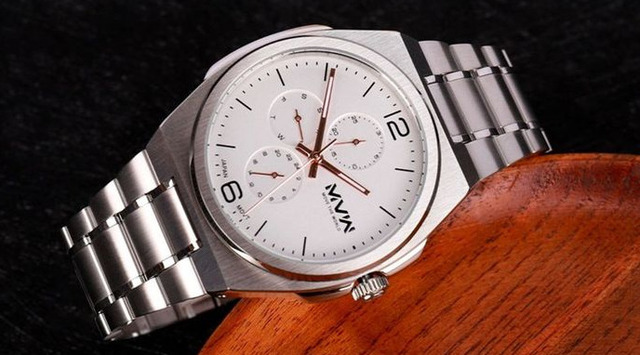 Dây kim loại cho đồng hồ MVW nam tính chắn chắn, bền bỉ theo thời gian.