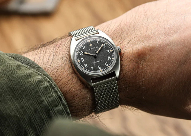 Dây mesh đồng hồ Citizen thiết kế hiện đại cho phong cách tối giản.