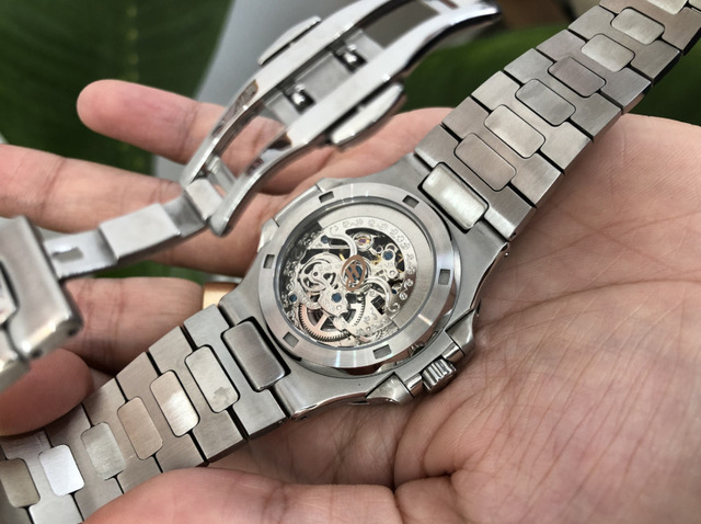 Thay dây đồng hồ Huboler mới đảm bảo trải nghiệm đeo.