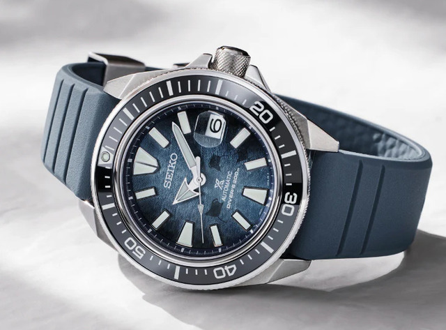 Dây đồng hồ Seiko Samurai cao su phù hợp chạy bộ hoặc tập gym.