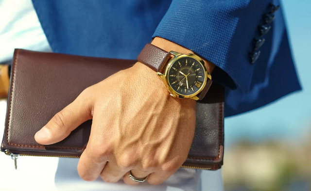 Chọn dây đồng hồ chuẩn phong cách doanh nhân thành đạt.