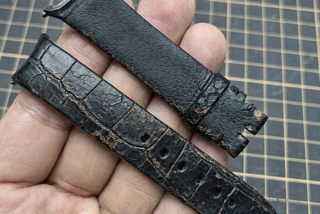 Dấu hiệu nhận biết dây đồng hồ Piaget cần được thay thế.