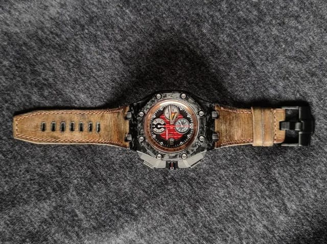 Dấu hiệu nhận biết khi nào cần thay dây đồng hồ Audemars Piguet.