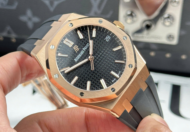 Dây Audemars Piguet Royal Oak mỏng – gọn – nhẹ.