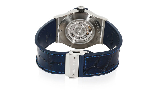 Dây đồng hồ Hublot ôm khít lug sau khi thay dây tại Alowatch.