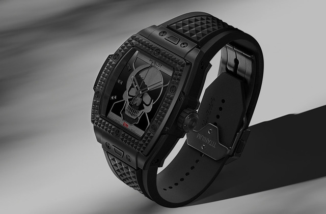 Dây đồng hồ Hublot Spirit of Big Bang ôm khít đường cong.