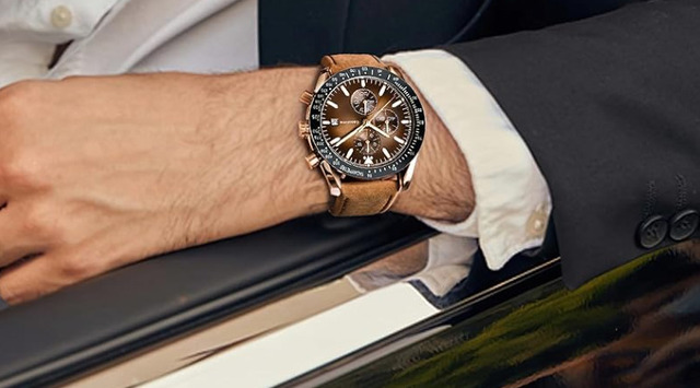 Đồng hồ dây da phù hợp phong cách công sở lịch lãm.