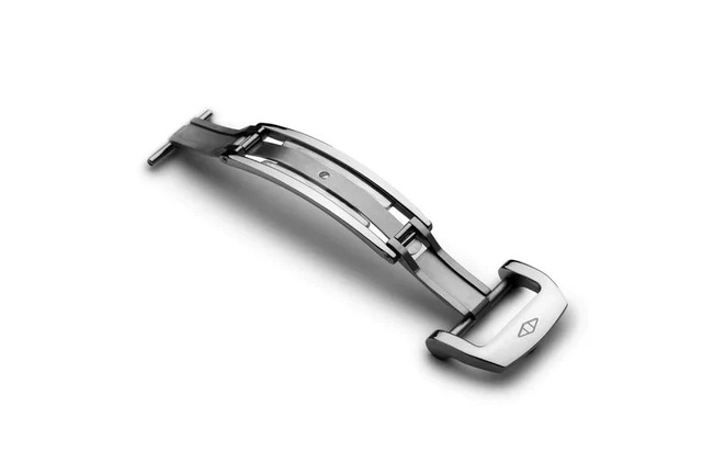 Khóa bướm – Khóa gập RM chính hãng ôm đúng form, không cấn tay.