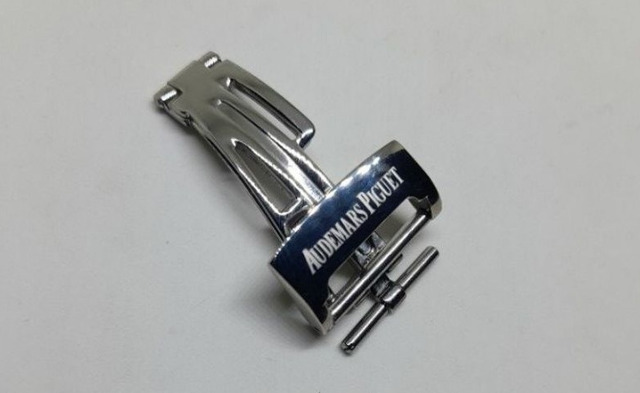 Khóa dây đồng hồ Audemars Piguet chính hãng giúp giữ giá trị.