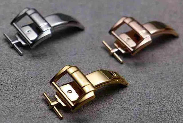 Khóa dây đồng hồ Piaget chính hãng giữ form đồ hoàn hảo.