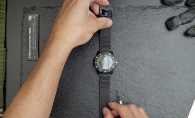 Nghiệm thu dây đồng hồ Richard Mille trước khi bàn giao cho khách.