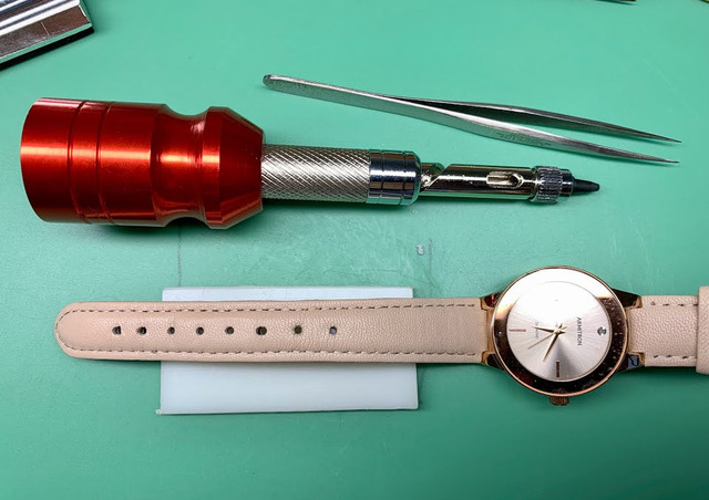 Những chú ý quan trọng khi đục lỗ dây đồng hồ tại nhà.