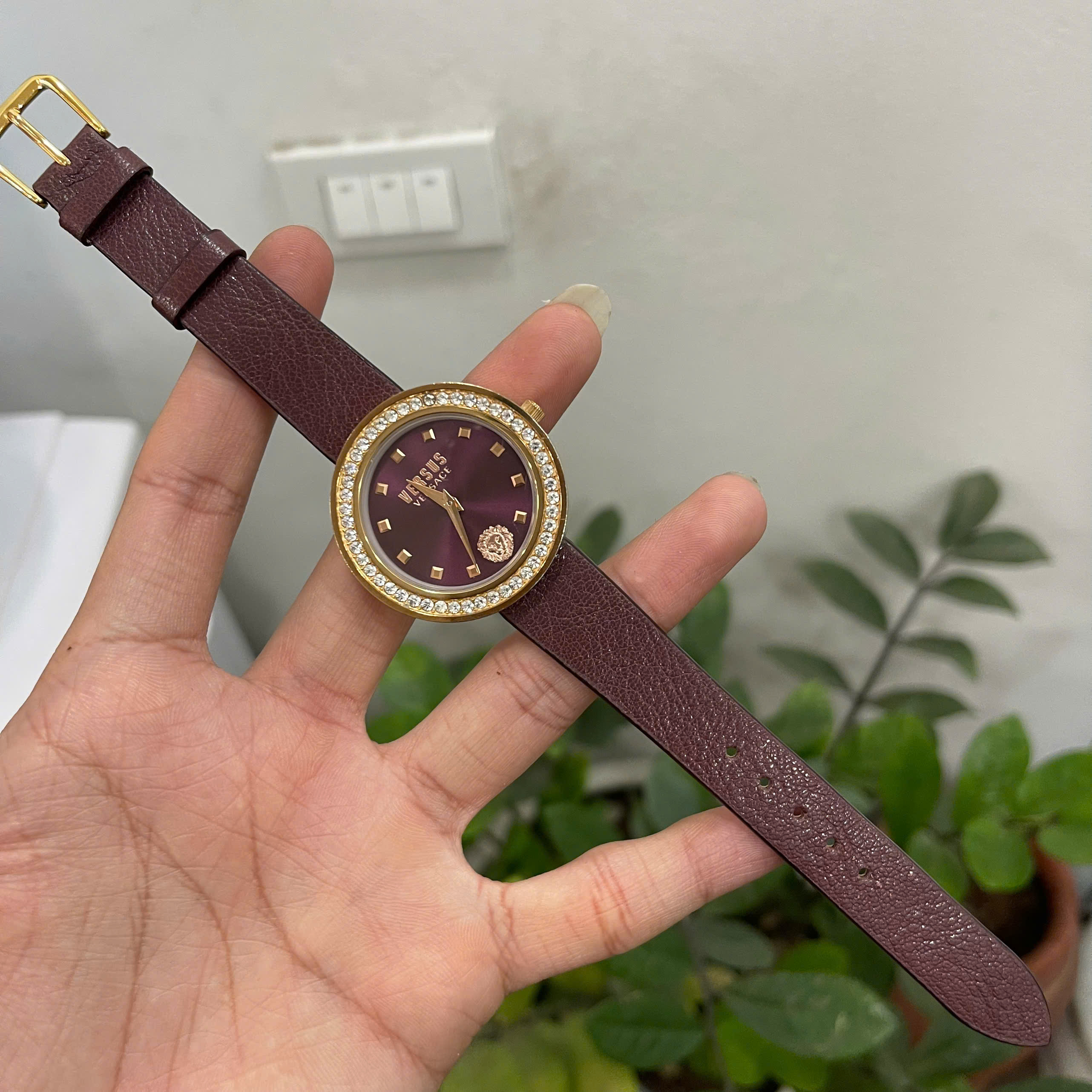 Đồng Hồ Versus Versace Carnaby Street Da Bò Cao Cấp Màu Tím