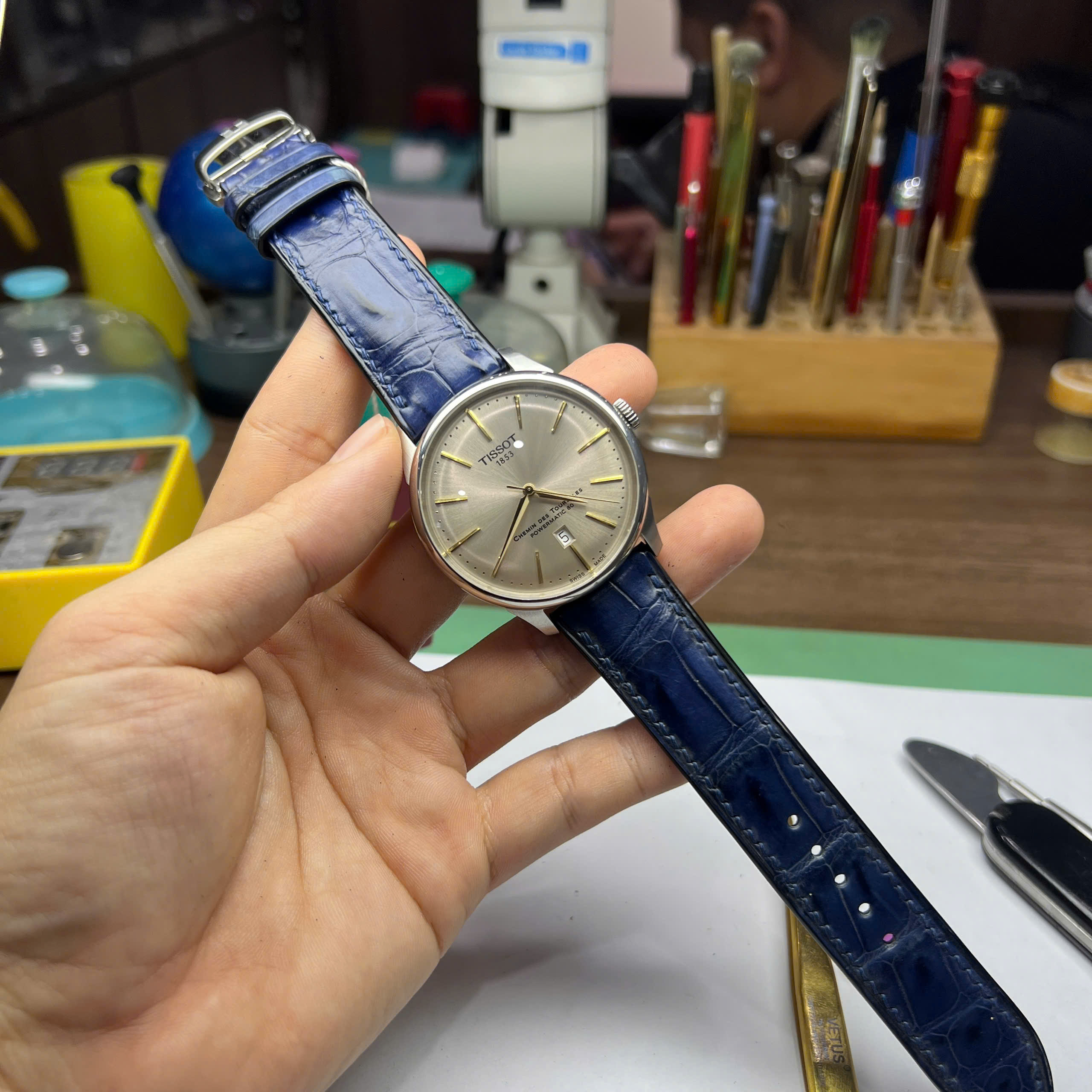 Đồng hồ Tissot Chemin des Tourelles Powermatic 80 dây da cá sấu navy 2 mặt