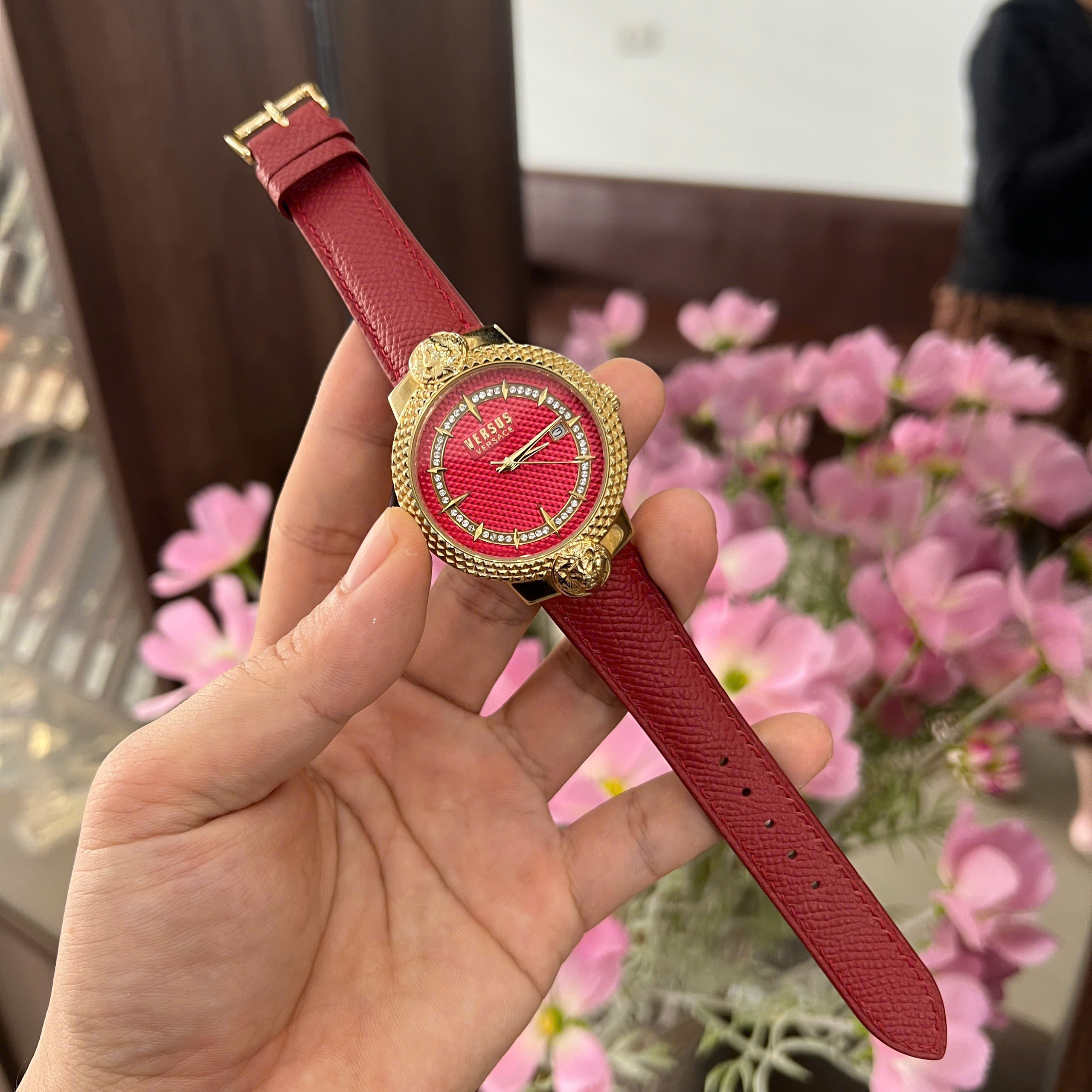 Thay Dây Da Bò Epsom Màu Đỏ Versus by Versace Mouffetard Cao Cấp Chế Tác Thủ Công