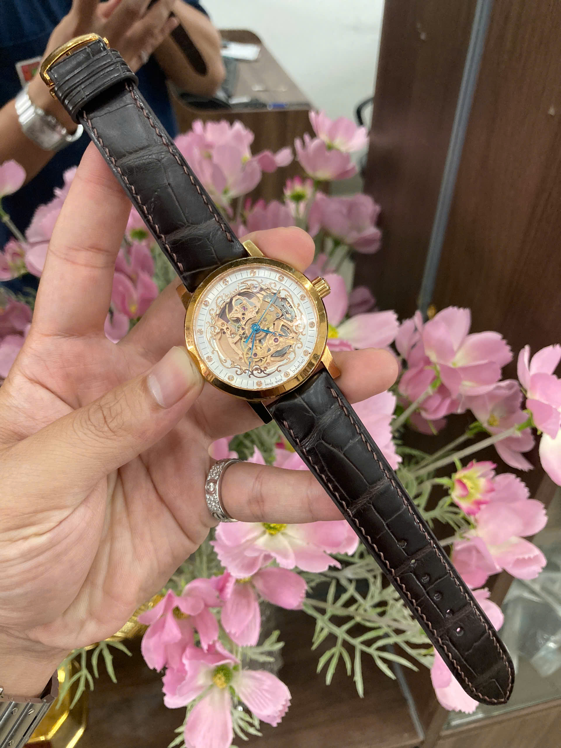 Thay Dây Da Cá Sấu Pháp Cho Đồng Hồ Ogival Song Long Chầu Nguyệt OG388